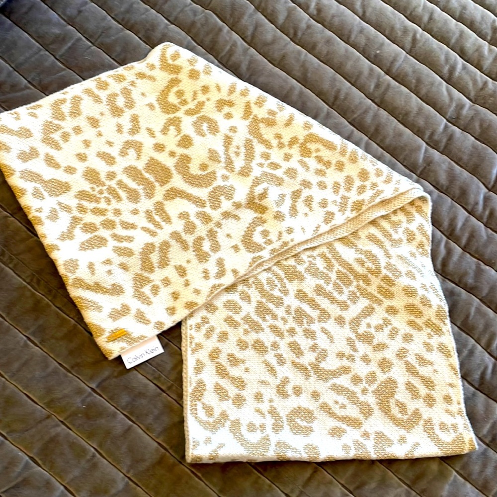 Calvin Klein scarf gold and cream